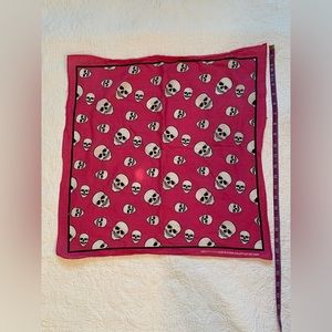 Bandana pink with skulls